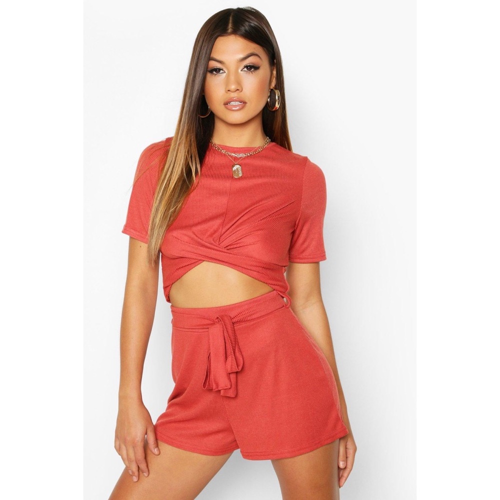 BOOHOO Twist Front Ribbed Crop Top
